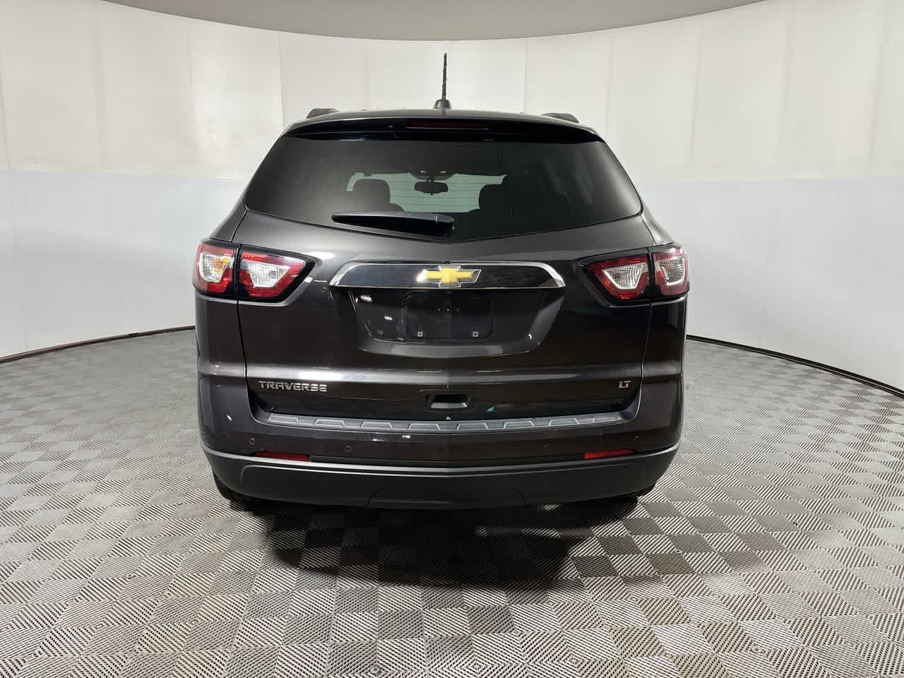 Used 2017 Chevrolet Traverse LT w/ Style and Technology Package FWD image 7
