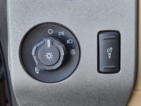 Used 2011 Ford F250 Lariat w/ Lariat Interior Pkg image 21