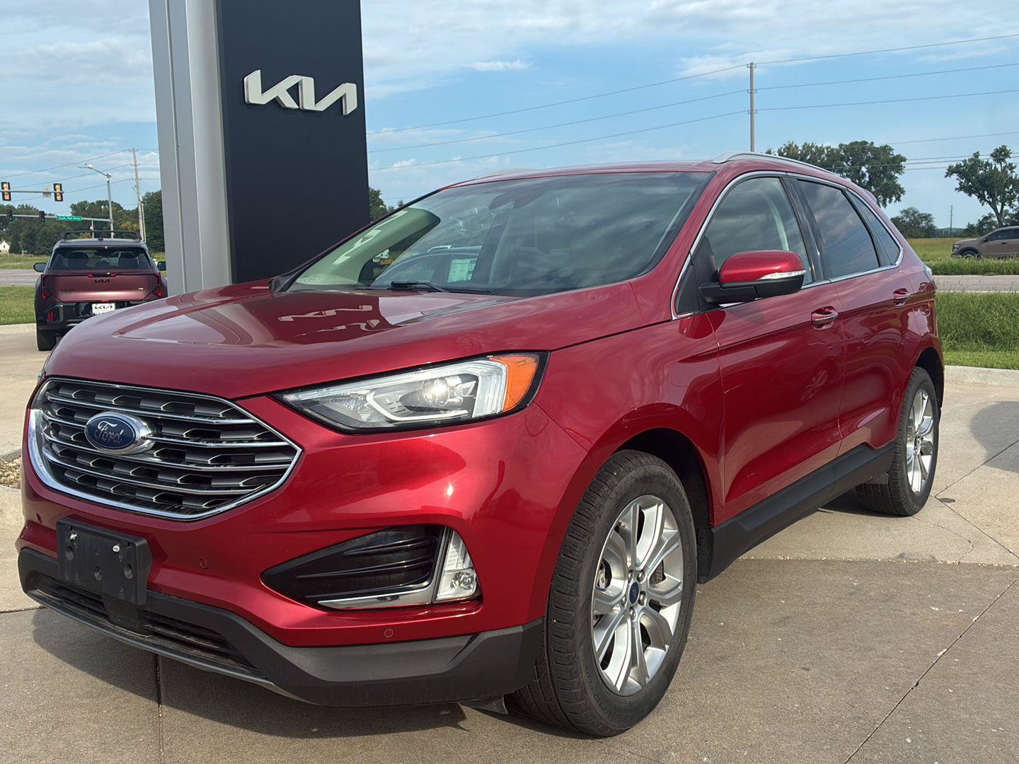 Used 2020 Ford Edge Titanium AWD/4WD image 1