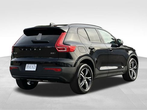 Used 2024 Volvo XC40 B5 Core image 12