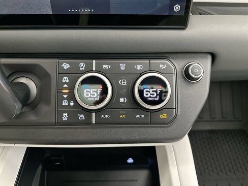 Used 2025 Land Rover Defender 110 S AWD/4WD image 12