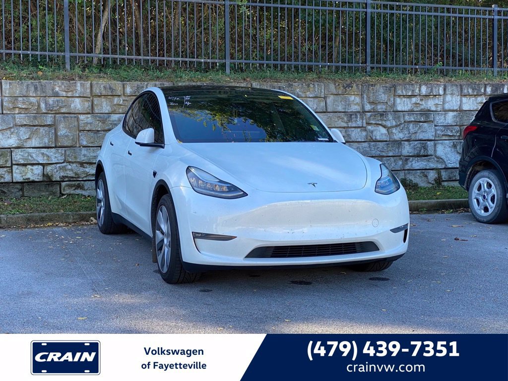 Used 2023 Tesla Model Y Long Range AWD/4WD image 1