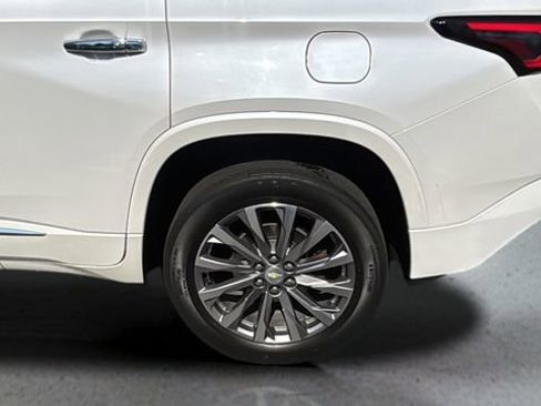 Used 2023 Chevrolet Traverse Premier image 33