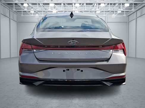 Certified 2023 Hyundai Elantra Limited FWD image 5