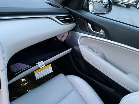 Used 2025 Genesis G70 2.5T image 42