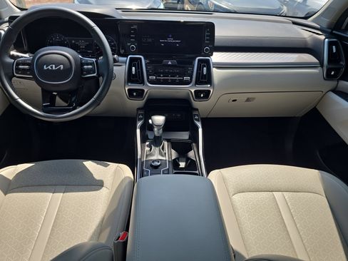 Certified 2023 Kia Sorento S w/ Panoramic Sunroof Package image 11