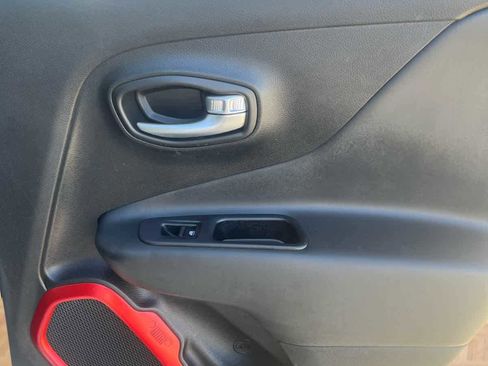 Used 2018 Jeep Renegade Trailhawk w/ UConnect 8.4 Nav Group image 16