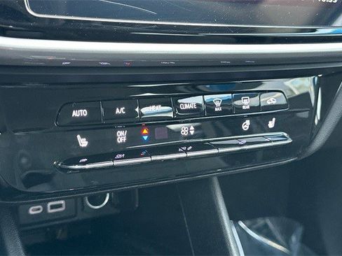 Certified 2022 Chevrolet Bolt EUV LT w/ Comfort Package image 28