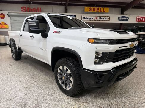 Used 2024 Chevrolet Silverado 2500 Custom w/ Custom Value Package AWD/4WD image 11