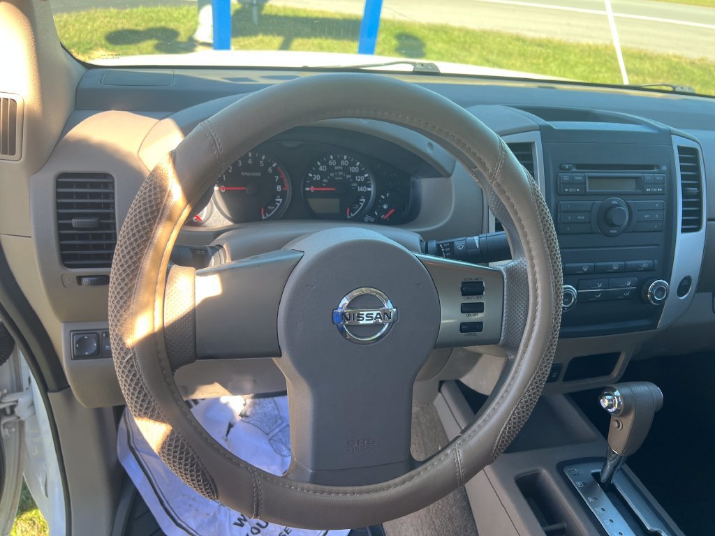 Used 2010 Nissan Frontier SE RWD image 13