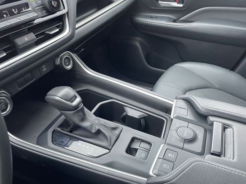 Used 2025 Toyota Grand Highlander FWD image 41