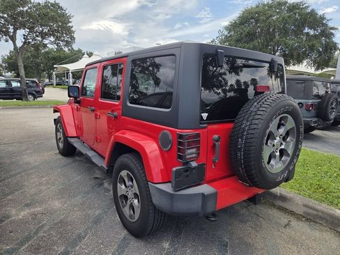 Used 2018 Jeep Wrangler Unlimited Sahara w/ Connectivity Group AWD/4WD image 4