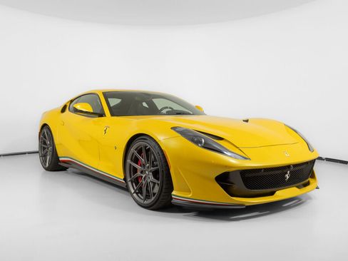 Used 2018 Ferrari 812 Superfast RWD image 6
