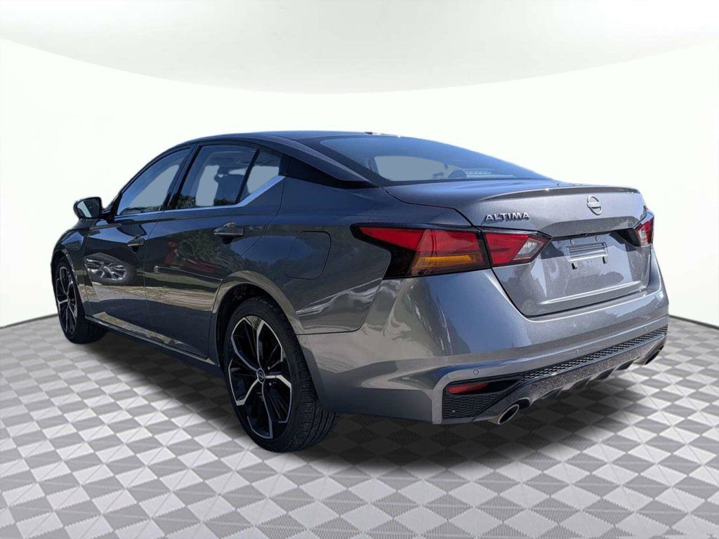 Used 2025 Nissan Altima 2.5 SR FWD image 5