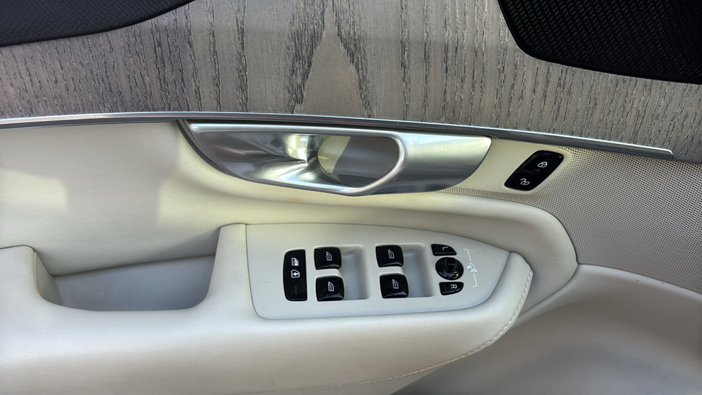 Certified 2024 Volvo XC90 T8 Plus w/ Protection Package AWD/4WD image 14