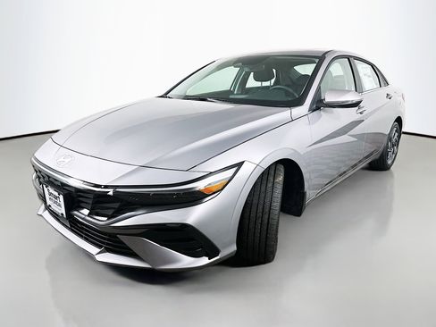 New 2026 Hyundai Elantra Limited image 3