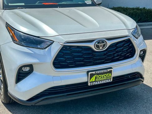Used 2022 Toyota Highlander XLE FWD image 5