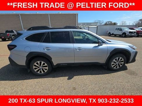 Used 2025 Subaru Outback Premium image 9