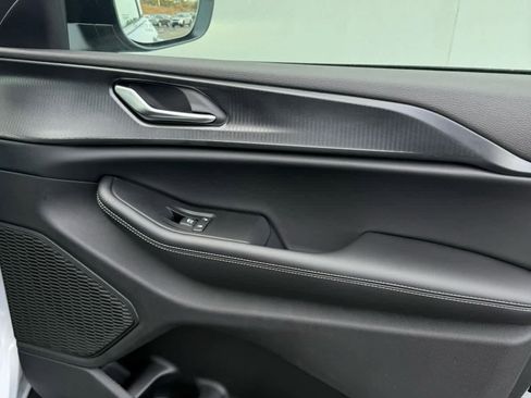 New 2025 Jeep Grand Cherokee L Laredo image 9