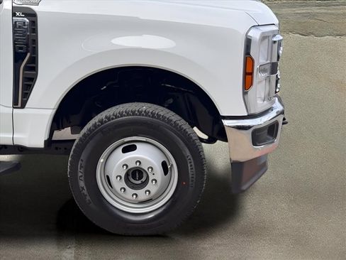 New 2025 Ford F350 XL w/ XL Chrome Package image 21