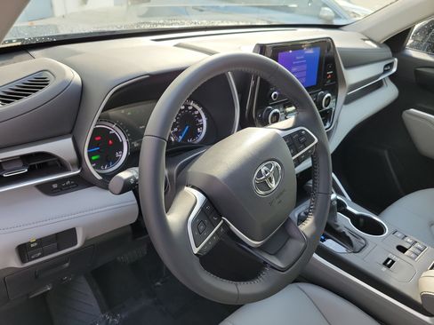 Certified 2025 Toyota Highlander XLE AWD/4WD image 27