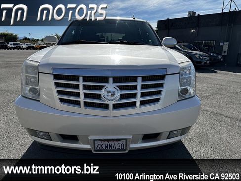 Used 2009 Cadillac Escalade 2WD image 2