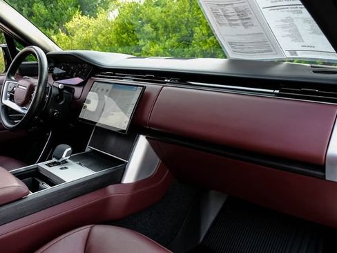 Used 2024 Land Rover Range Rover Autobiography AWD/4WD image 18