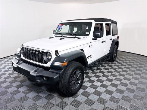 Used 2025 Jeep Wrangler Sport S image 3