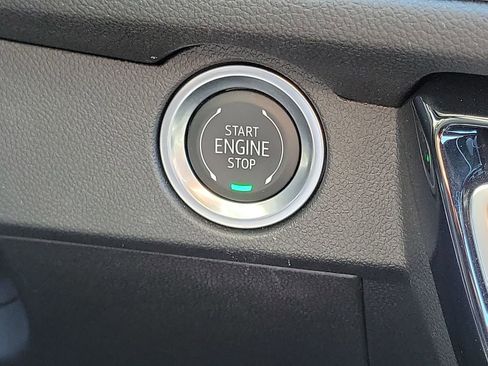 Used 2025 Chevrolet Traverse LT w/ Enhanced Driving Package image 17