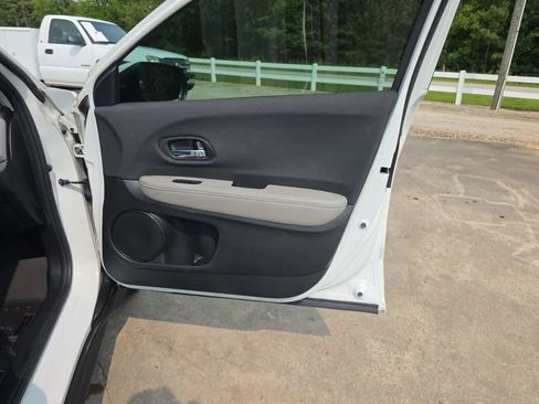 Used 2021 Honda HR-V LX image 38