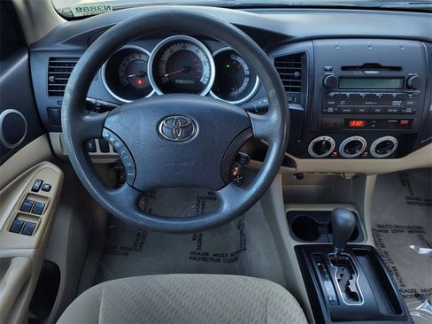 Used 2011 Toyota Tacoma PreRunner image 13