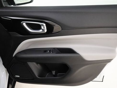 Used 2025 Jeep Compass Limited w/ Elite Group image 27