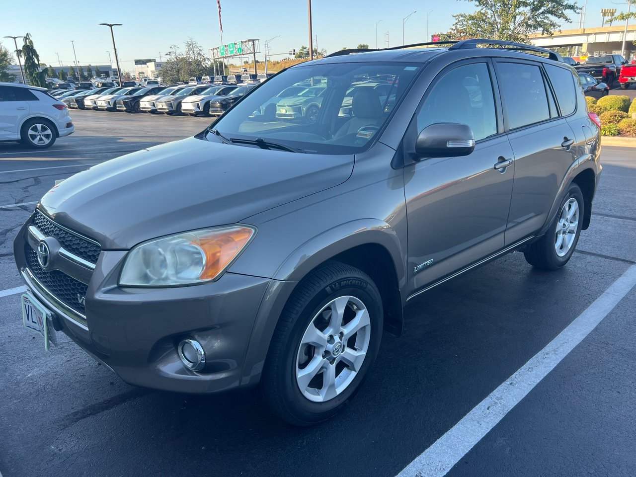 Used 2009 Toyota RAV4 Limited AWD/4WD image 2