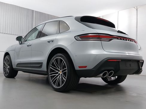 Certified 2026 Porsche Macan AWD/4WD image 3