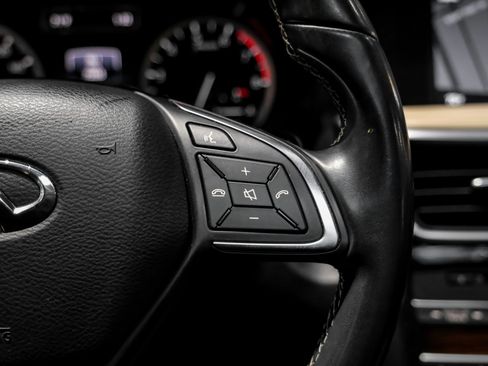 Used 2018 INFINITI QX30 Premium w/ Technology Package image 16