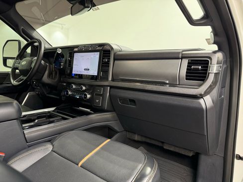 Used 2024 Ford F250 Platinum w/ FX4 Off-Road Package image 37