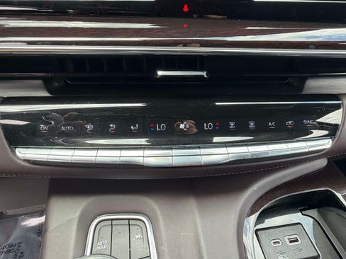 Certified 2022 Cadillac Escalade ESV Premium Luxury Platinum w/ LPO, Radiant Package AWD/4WD image 10