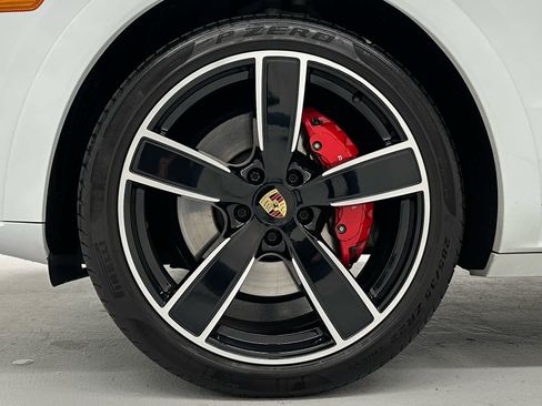 Used 2023 Porsche Cayenne GTS image 9