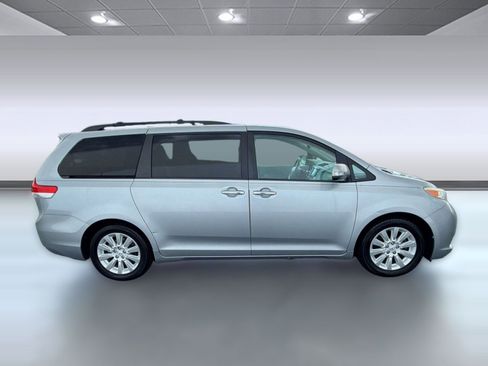 Used 2013 Toyota Sienna Limited w/ Premium Pkg FWD image 7