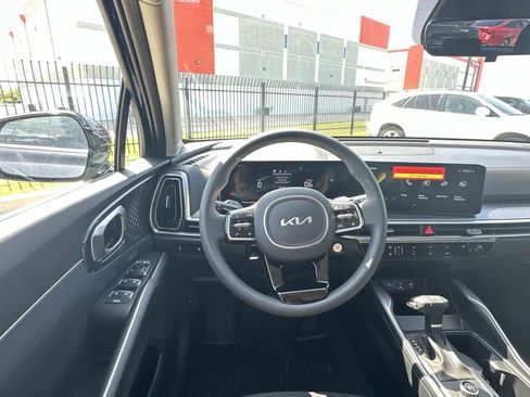 Used 2025 Kia Sorento LX image 14