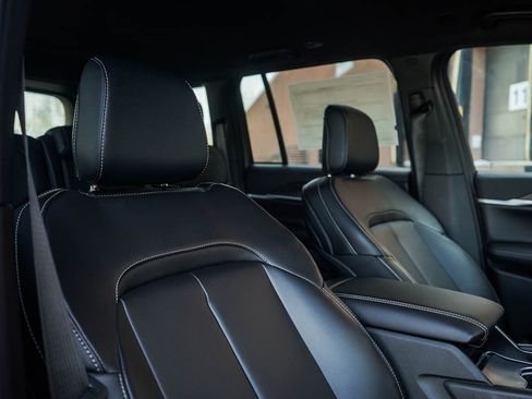 New 2026 Jeep Grand Cherokee Limited AWD/4WD image 12