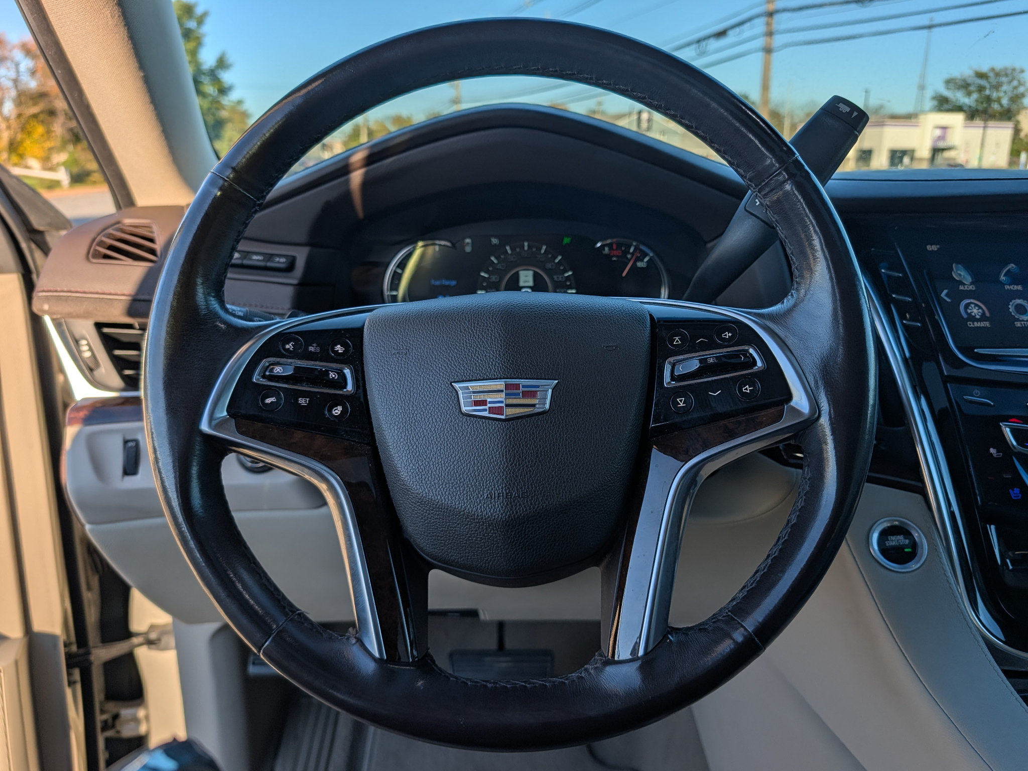 Used 2017 Cadillac Escalade ESV Luxury AWD/4WD image 24