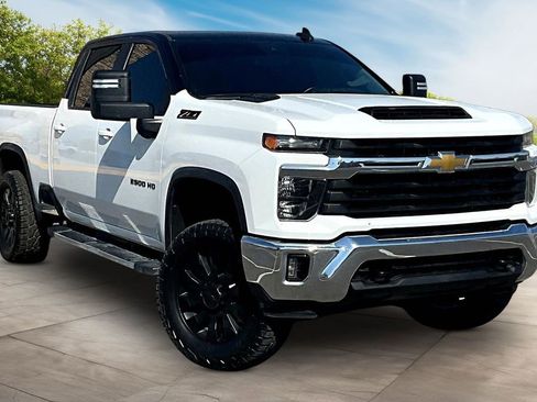 Used 2025 Chevrolet Silverado 2500 LT image 5