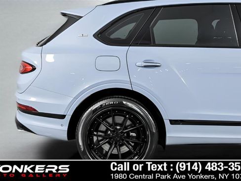 Used 2021 Bentley Bentayga image 56