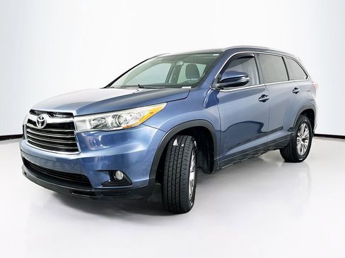 Used 2015 Toyota Highlander XLE FWD image 2