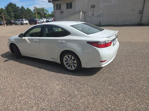 Used 2013 Lexus ES 300h w/ Luxury Pkg FWD image 6