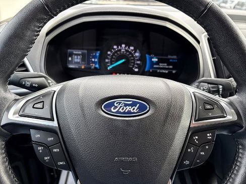 Used 2024 Ford Edge SEL image 17