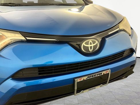Used 2018 Toyota RAV4 LE w/ All Weather Liner Package FWD image 34