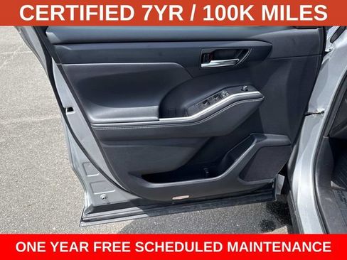 Used 2022 Toyota Highlander XLE AWD/4WD image 13