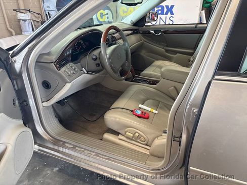 Used 2004 Cadillac De Ville DTS w/ Equipment Group FWD image 9